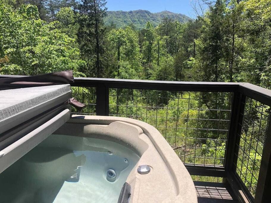 The Log Castle~Stunning Mountain Views~Hot Tub Vila Sevierville Exterior foto